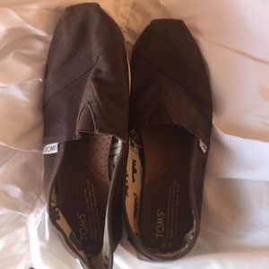 Brown Toms size 9